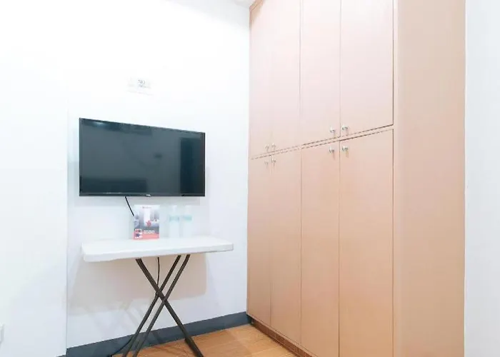 Hotel Reddoorz @ Caa Road Pinas 2*