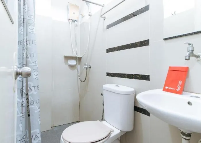 Hotel Reddoorz @ Caa Road Pinas 2*