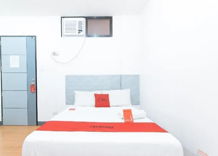 Reddoorz @ Caa Road Pinas 2*