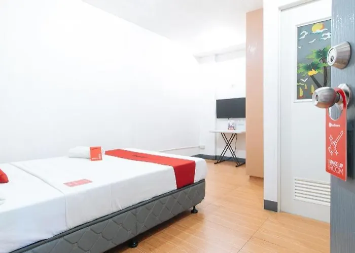 Reddoorz @ Caa Road Pinas 2*