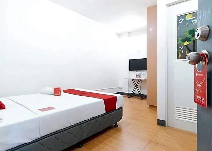 Hotel Reddoorz @ Caa Road Pinas